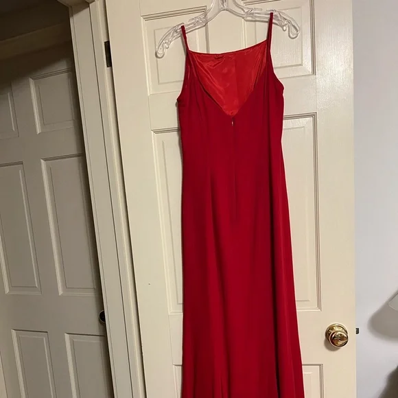 HP💃🏼Jessica McClintock red formal dress w/rhinestones. Fully lined. Size 5/6 - Picture 3 of 3